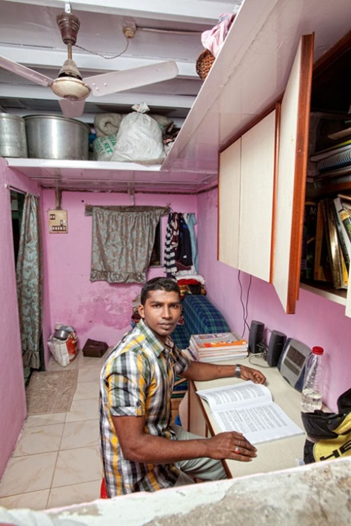 Індійський студент Амін Хар працює кухарем у ресторані, аби платити за навчання