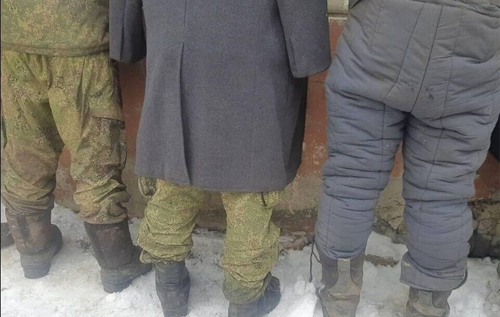 Скрывались в лесу и спали на свиноферме: российские оккупанты сдались в плен украинскому фермеру. ВИДЕО