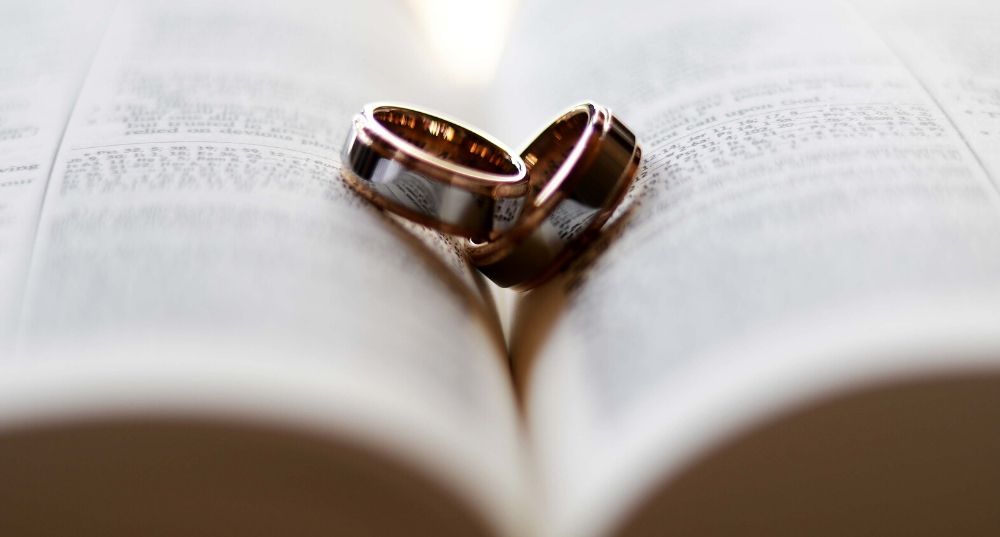 Любов за контрактом: в Україні стали частіше укладати шлюбні договори