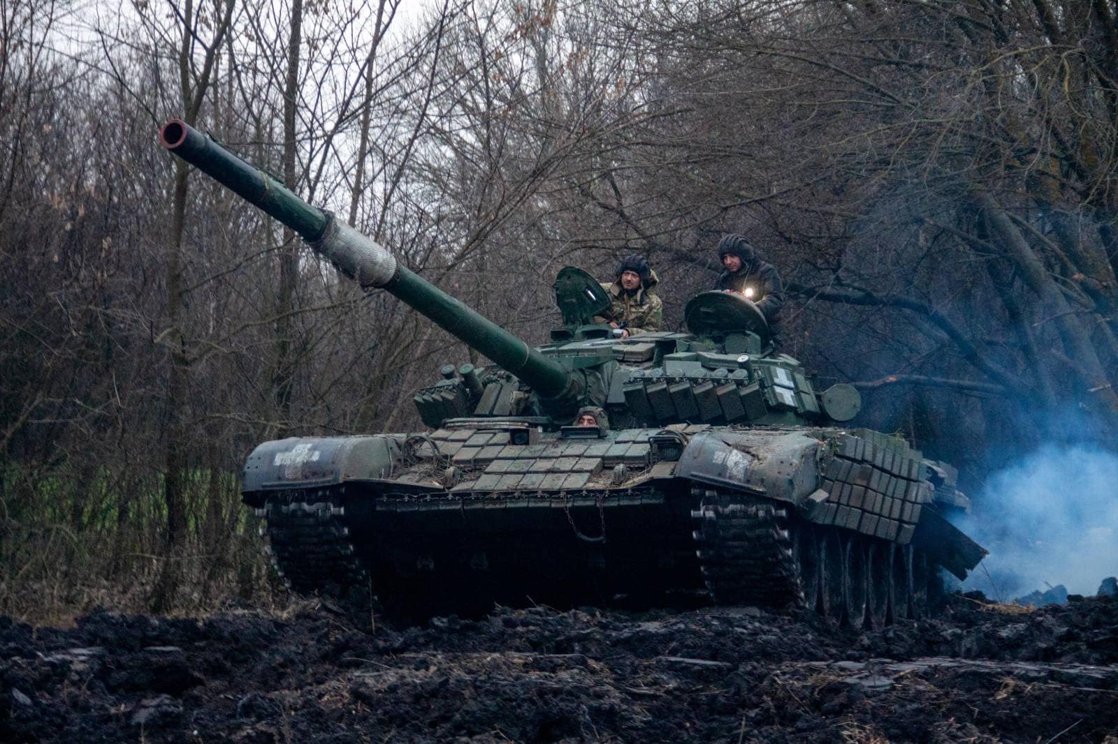 Бояться деокупації: росіяни перекинули до Кремінної десантників та танки