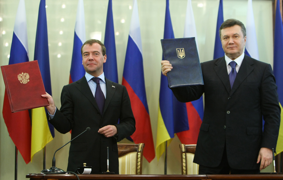Харківські угоди: як 10 років тому Янукович здав Крим Росії