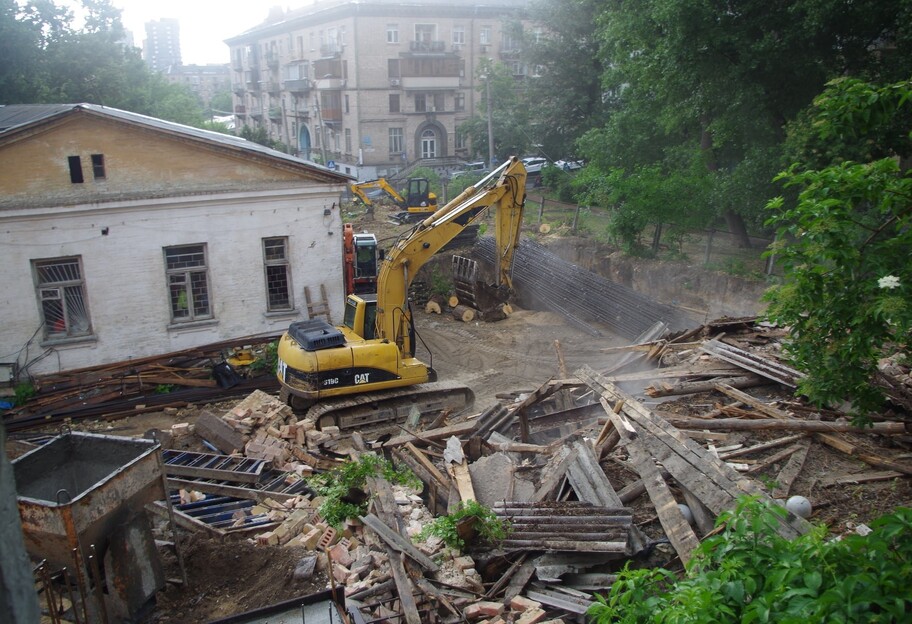 "Жах і сором", – Ткаченко прокоментував знесення будинку Барбана в Києві