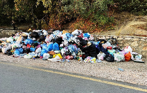 Крымчане возмутились, что туристы завалили мусором заповедник Ласпи