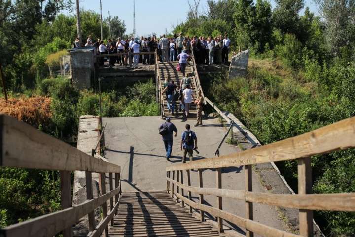 Міст у Станиці Луганській