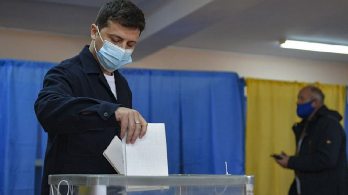 Зеленский может объявить одновременно досрочные выборы и парламента, и президента, – Олег Саакян
