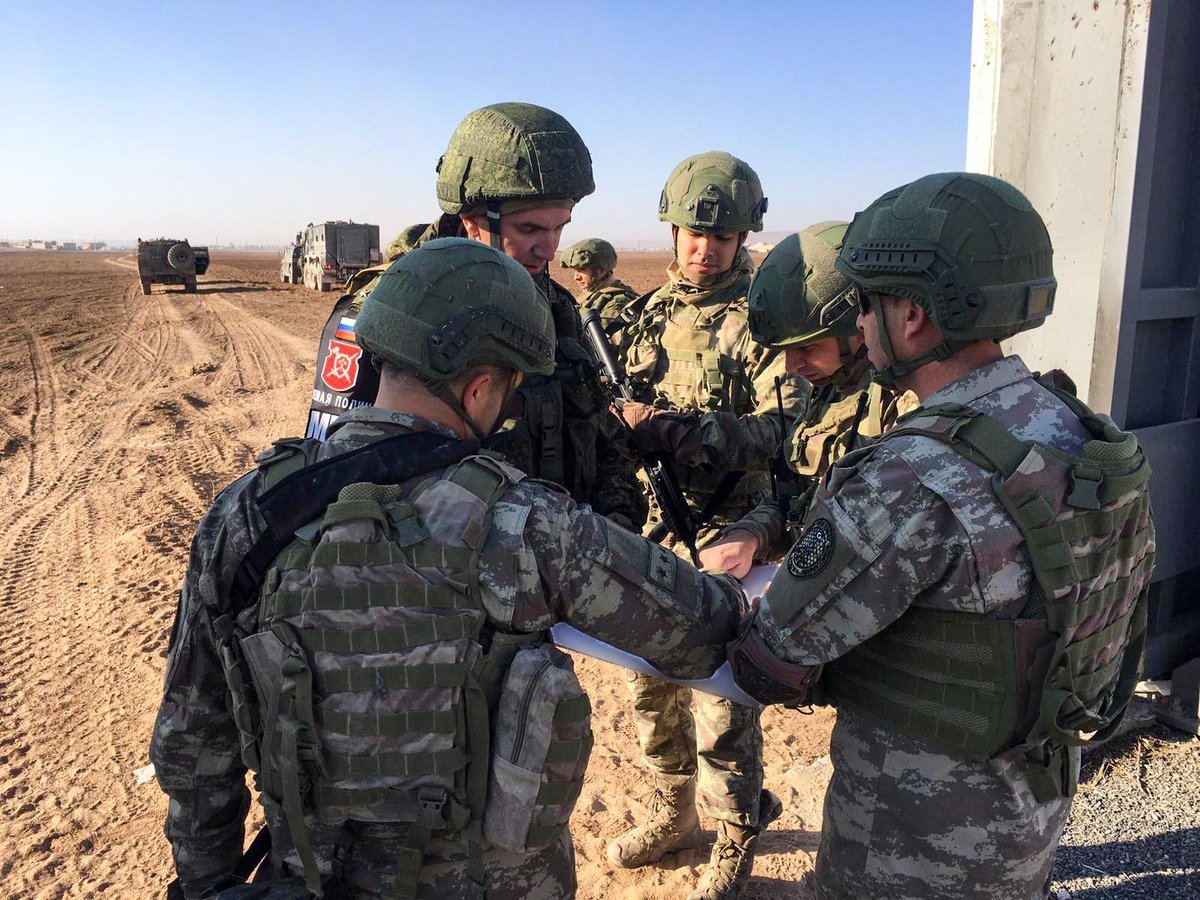 Курди із "вдячністю" підпалюють російські патрулі