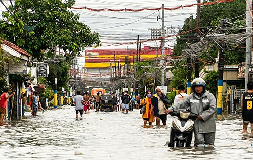 Жертвами тропічного шторму Nalgae, що накрив Філіппіни, вже стали 155 осіб