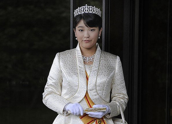 Втратить титул. Спадкоємний принц Японії схвалив рішення дочки вийти заміж за простолюдина