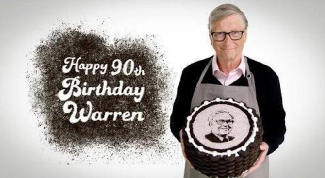 Билл Гейтс выложил видео, в котором печет торт на 90-летие Уоррена Баффета