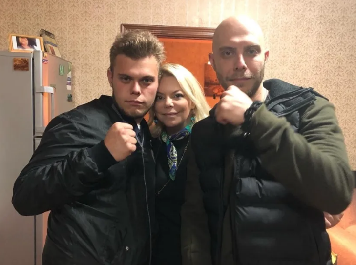 Акторка Яна Поплавська, яка називала українців "виродками", заявила, що піде на фронт із синами, якщо їх призвуть
