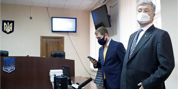 Печерский суд, где избирают меру пресечения Порошенко, объявил перерыв 