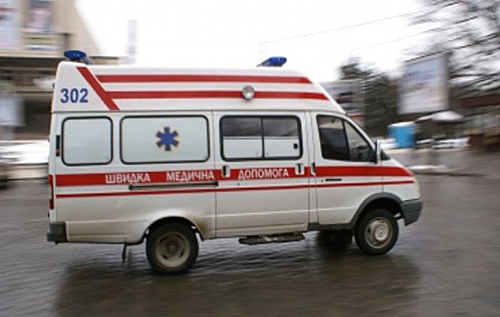 Пришлось вызывать "скорую": в Харькове продавщица оправила вора в больницу. ВИДЕО