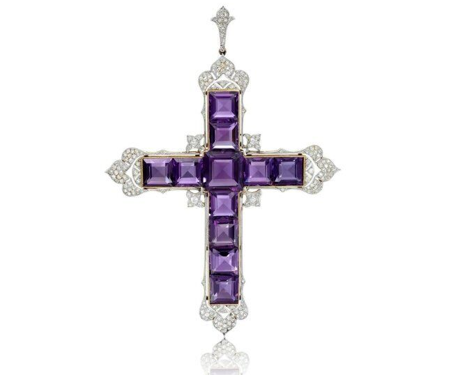 Кім Кардаш'ян купила знаменитий хрест з діамантами принцеси Діани