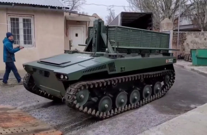 Рогозін надіслав "бойових роботів", щоб знищувати танки Abrams і Leopard