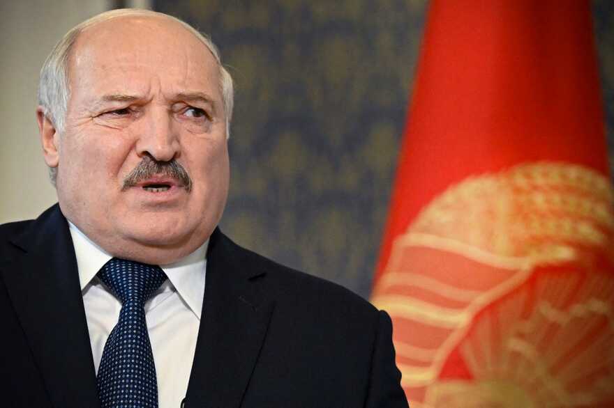 Лукашенко похвалився, що його військам вдається стримувати "ймовірного противника" від "вторгнення" у Білорусь