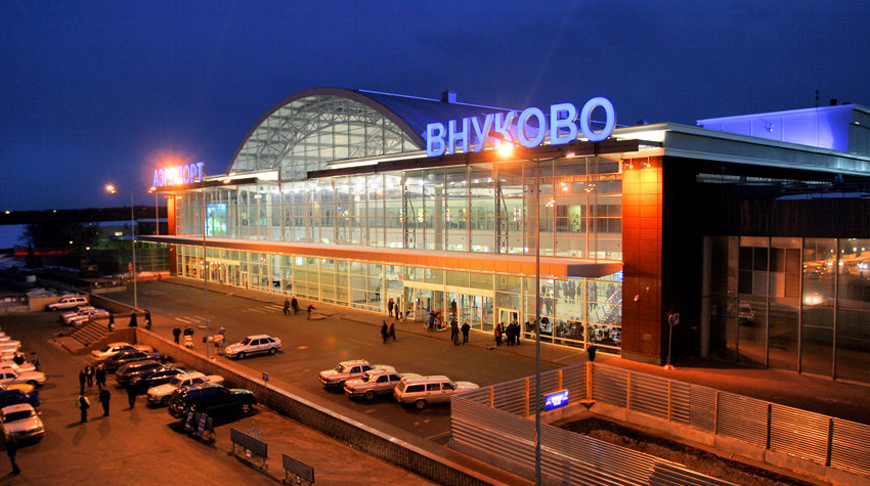 У небі над аеропортом "Внуково" в Москві помітили загадковий дрон