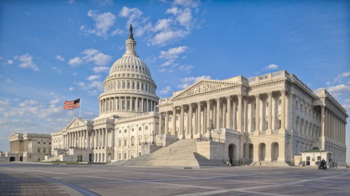 Конгрес США запобіг історичному дефолту, схваливши призупинення стелі держборгу
