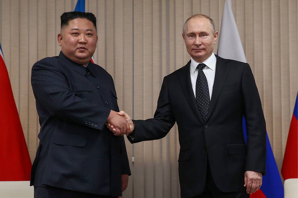"Тримаючись за руку з Путіним": Кім Чен Ин заявив про бажання нарощувати партнерство з РФ і побажав росіянам перемог