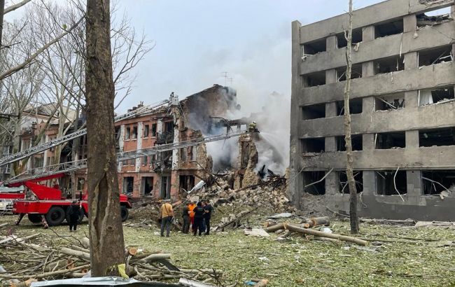 Окупанти вночі атакували південь України: в Одесі є руйнування, в Миколаєві – приліт у житловий будинок