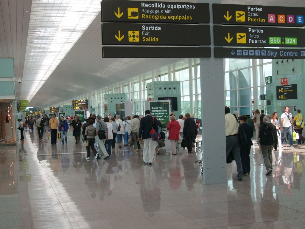 В аеропорту Барселони сталося історичне пограбування: постраждали російські туристи