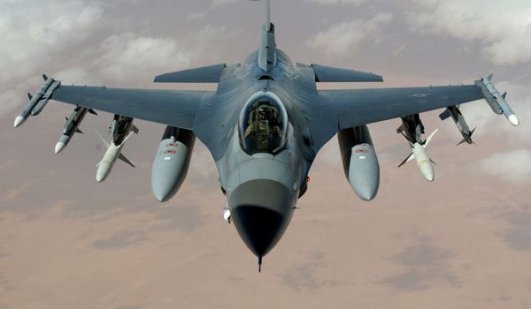 Нідерланди підготують перші 18 винищувачів F-16 до відправки в Україну, – Рютте