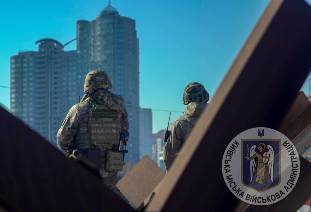 Чи видають повістки на тимчасових блокпостах Києва: що кажуть в КМВА
