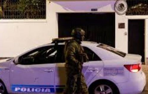 Поліція Еквадору увірвалася до будівлі посольства Мексики