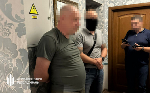 ДБР затримало посадовця КМВА, який за гроші допомагав чоловікам виїхати з України 