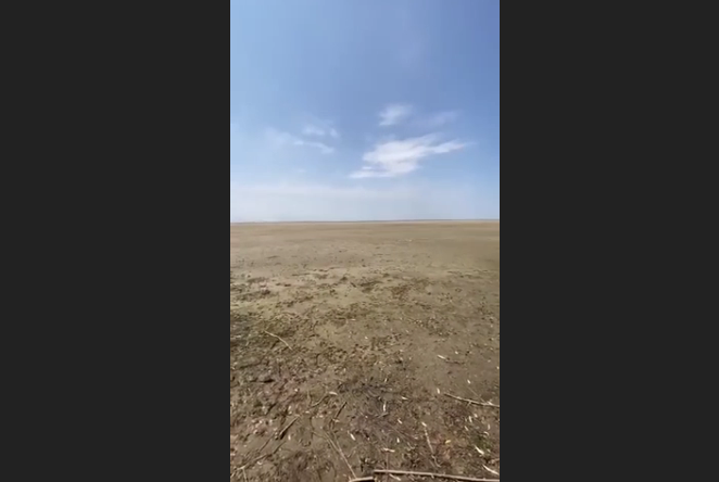 Замість води – величезна пустеля: у мережі показали, що лишилося на місці Каховського водосховища