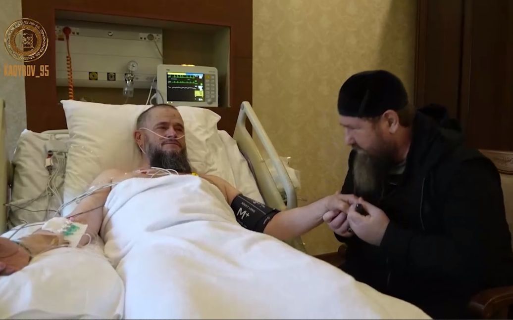 Ексагент КДБ зауважив цікаві деталі у відео з Кадировим у лікарні