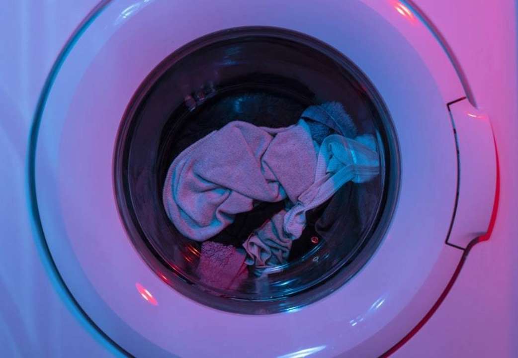 Що робити, коли пральну машинку сильно трясе під час відтискання