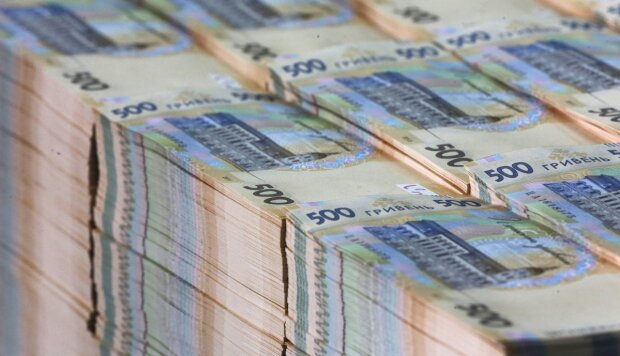 Уряд повернув мільйонні зарплати топ-менеджерам ПриватБанку, Ощадбанку та Укрексімбанку