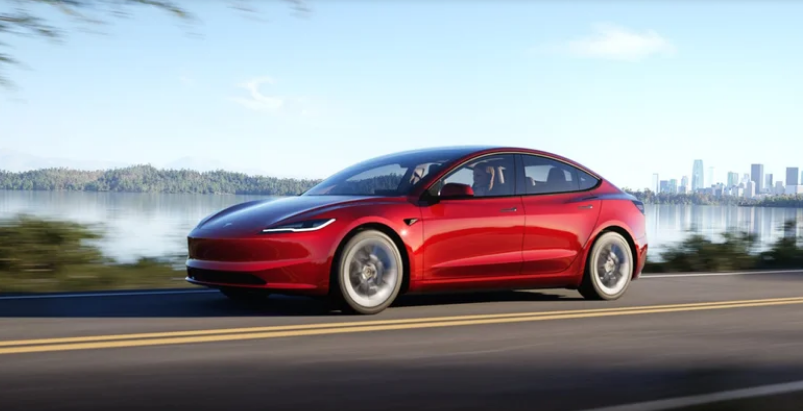 У США Tesla відкликає майже всі автомобілі через проблеми з автопілотом