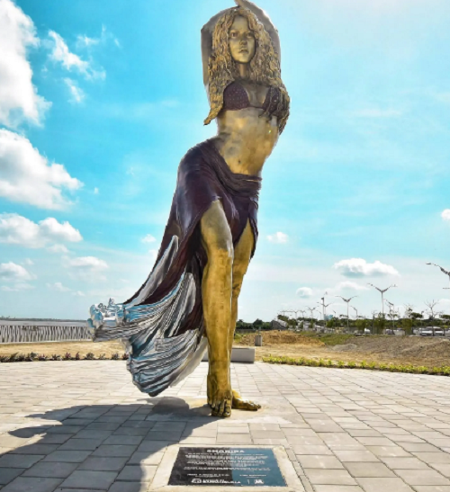 У Колумбії встановили 6,5-метрову статую Шакіри