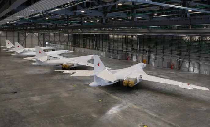 Путіну показали нові надзвукові бомбардувальники Ту-160М: що відомо