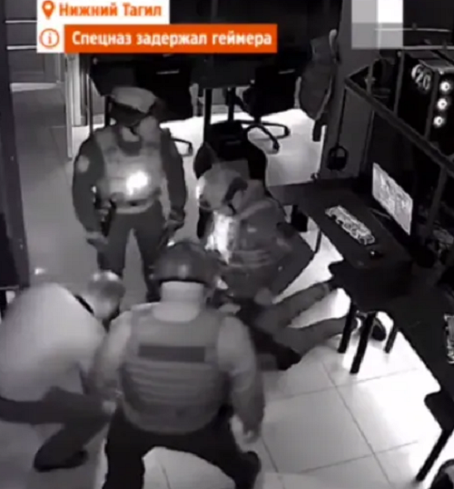У Росії спецназ затримав геймера, який грав у Counter Strike за терористів