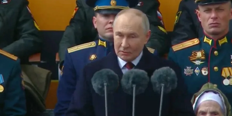 "Завжди у бойовій готовності". Путін під час параду 9 травня пригрозив Заходу ядерною зброєю
