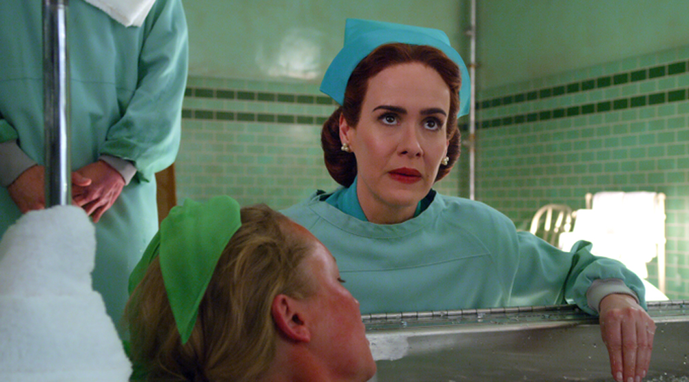 Сара Полсон перевтілюється у лиховісну медсестру в новому трейлері серіялу "Ретчед"