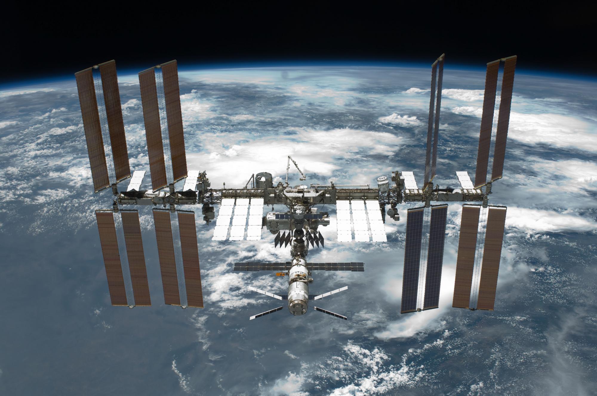 Первые космические туристы подписали контракт: они отправятся на МКС в 2021 году 