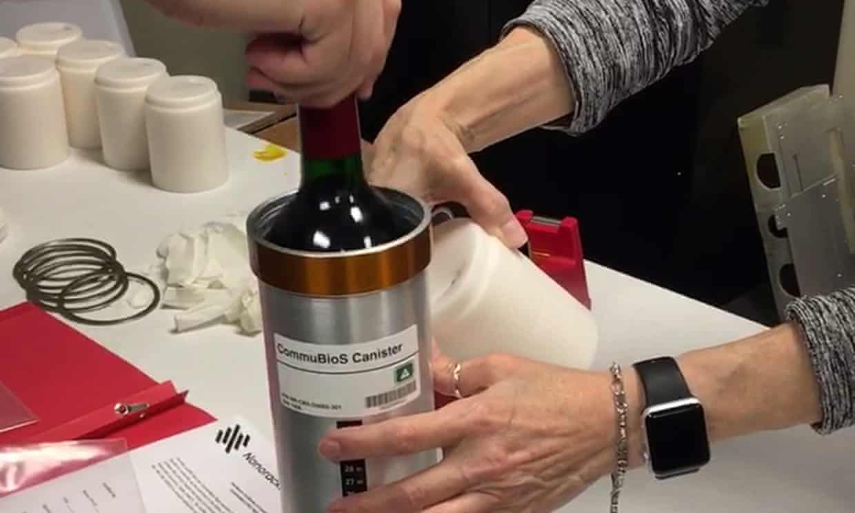 Бутылки с французским вином вернут на Землю после года на МКС