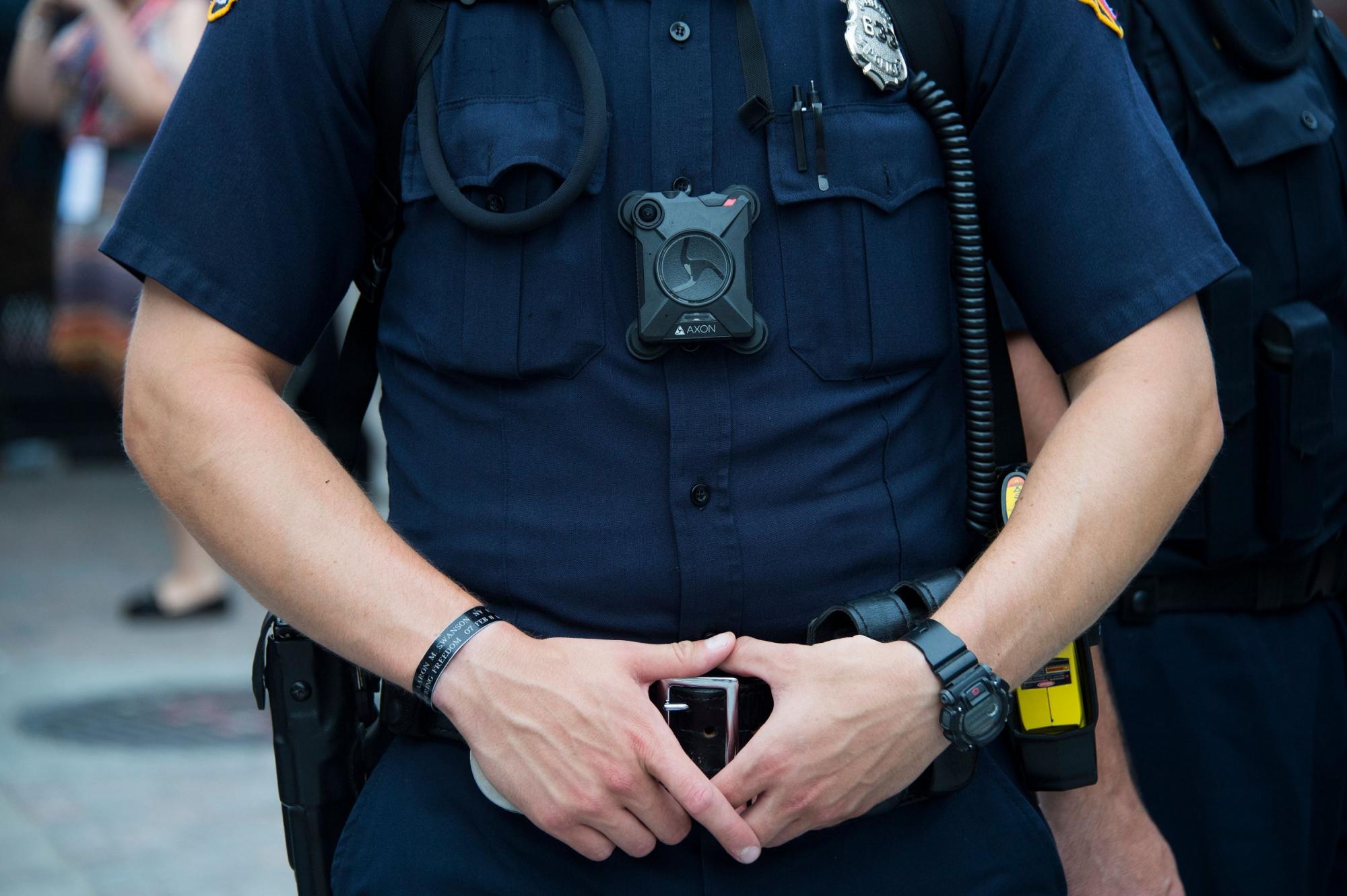 В США полицейский снова придушил мужчину коленом
