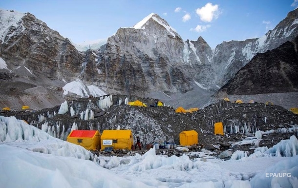 The Guardian: На Эвересте 100 человек заразились коронавирусом