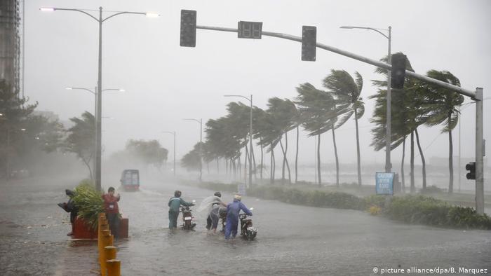 Филиппины накрыл тайфун "Джолина"