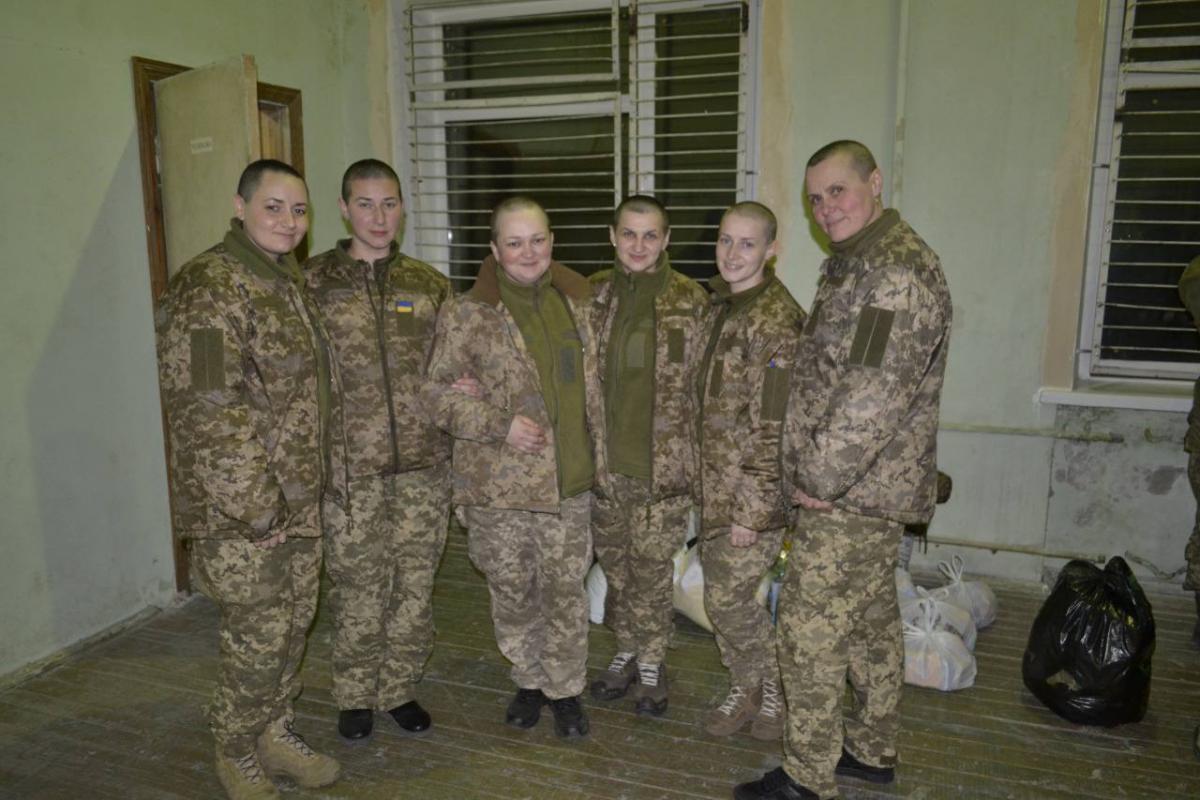 Українські військовополонені жінки про пережиті звірства: поголили голови, роздягали