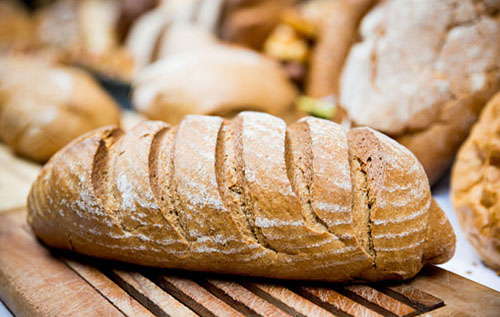 Попри рекордний урожай зернових, в Україні знову подорожчає хліб