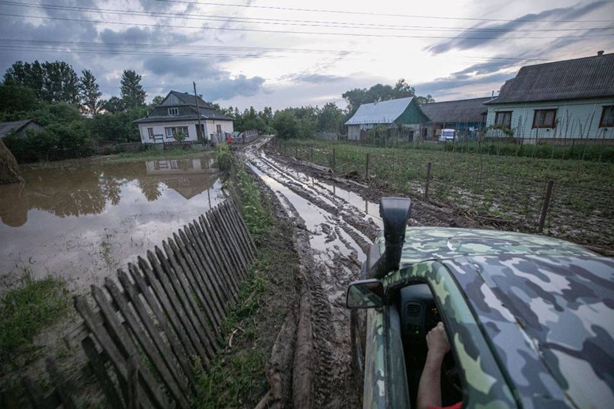 Як друзі допомагають Україні долати наслідки повеней