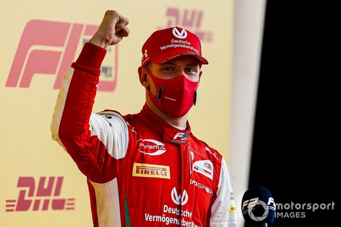 Син Міхаеля Шумахера став чемпіоном "Формули-2"