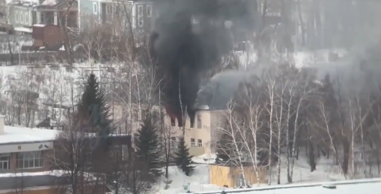 У Росії горить Казанське вище танкове командне училище. ВІДЕО