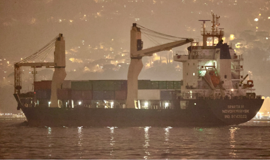 Російський корабель пройшов через Босфор: Жданов пояснив, як це стало можливим