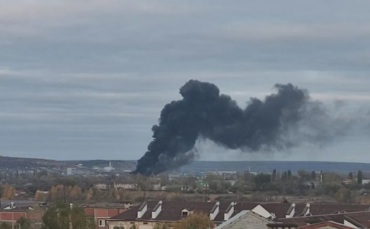 У Шебекіно Бєлгородської області потужна пожежа: все місто у диму